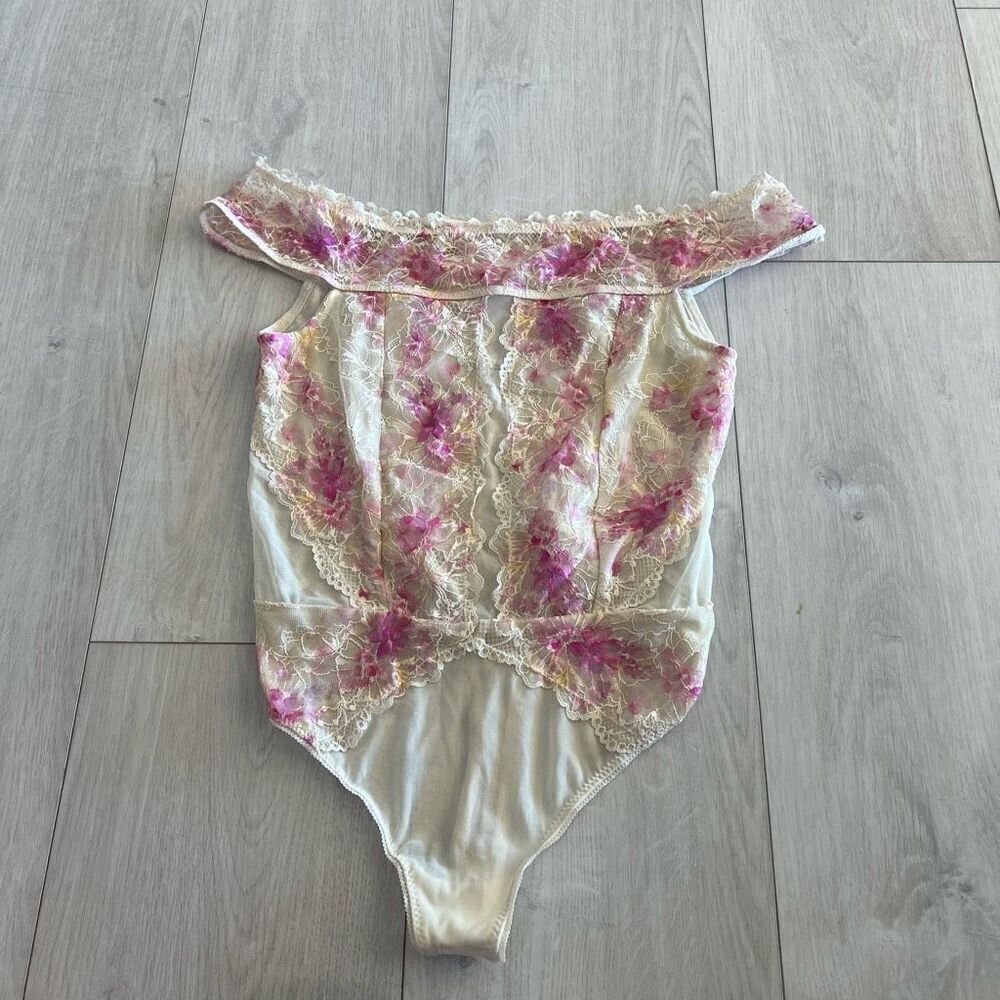 Free People Intimately Spring Combo Ivory Off Shoulder lacy Thong Lingerie Sz m